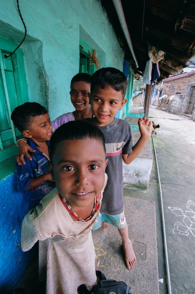 Malé indické osoby