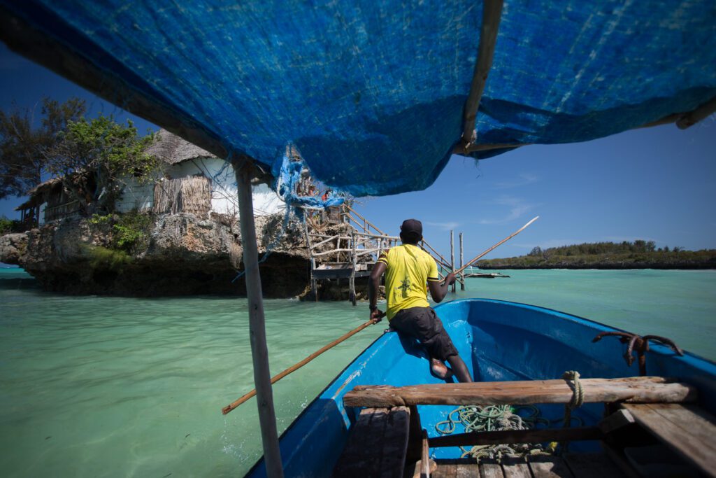 Na ostrov lodním taxíkem