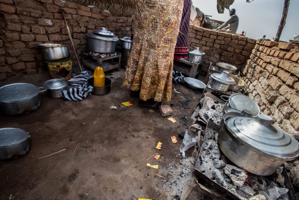 Kuchyňský koutek v Jižním Súdánu