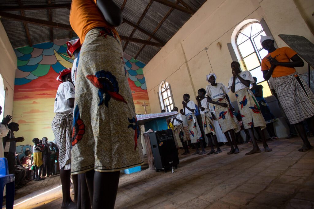 Nedělní mše v  v Jižním Súdánu