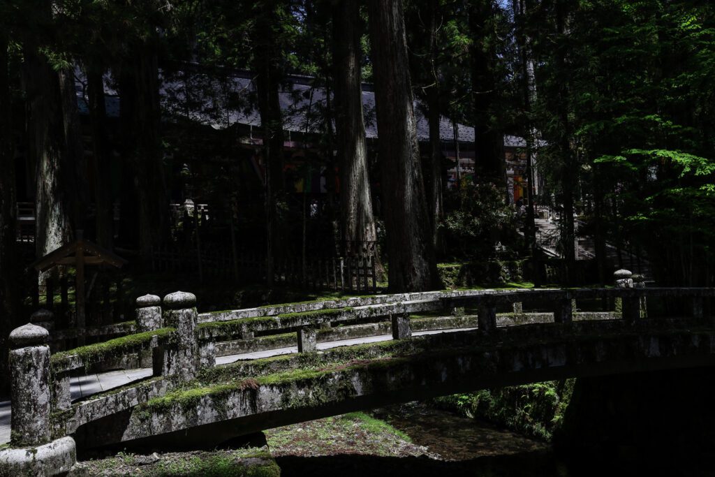 Okunoin hřbitov v Koyasanu