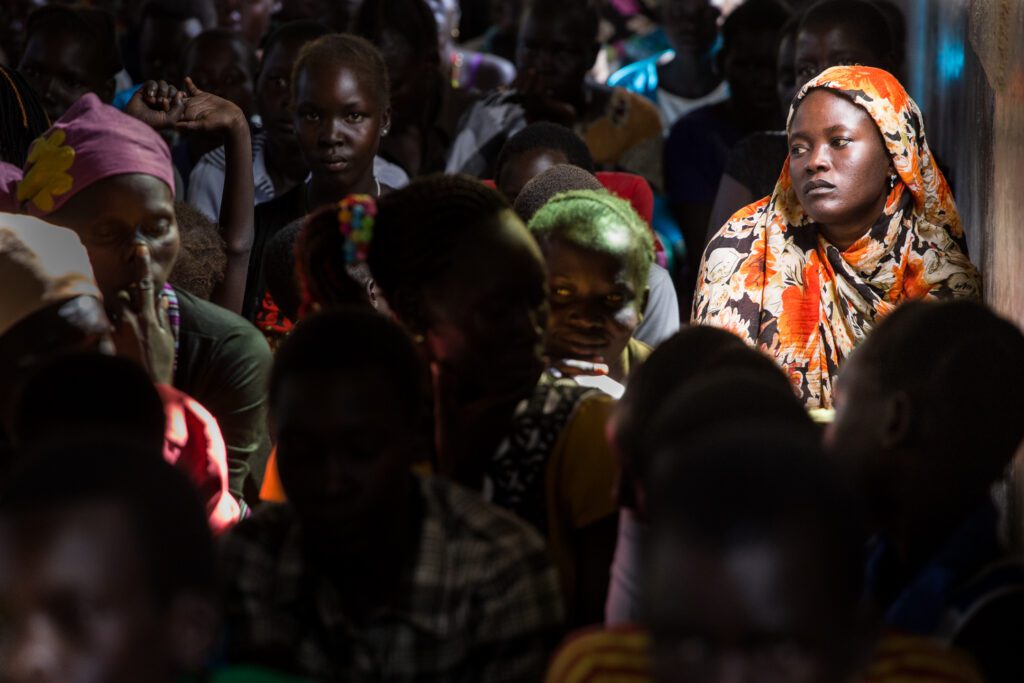 Paní v kostele  v Jižním Súdánu