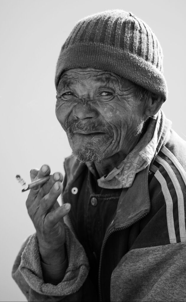 Portrét tibetského dědy v údolí Langtang 