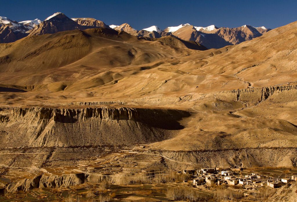 Panorama on the way around Anapurna. Muktinad.
